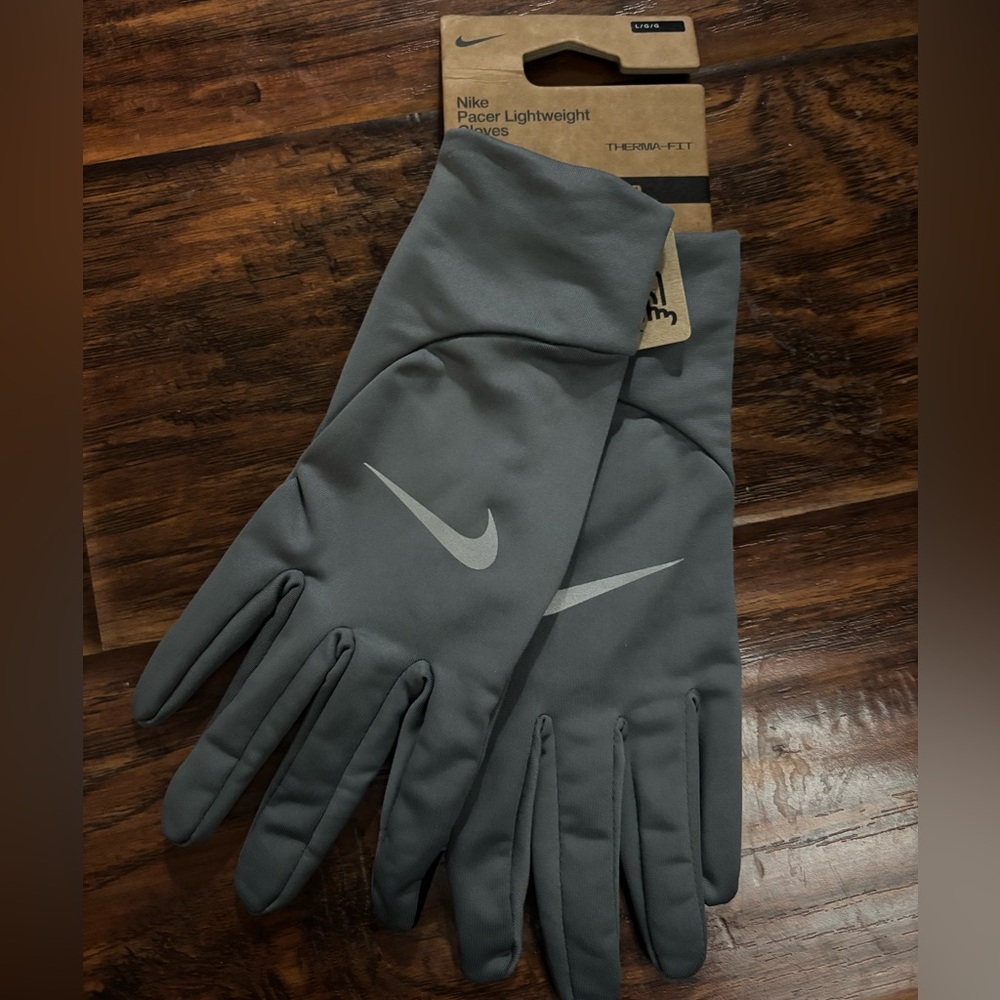 Nike Pacer Lightweight Gray Gloves